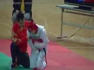 Taekwondo 胸圍 結束 該 戰鬥, 免費 戰鬥 xxx 色情 視頻 f6