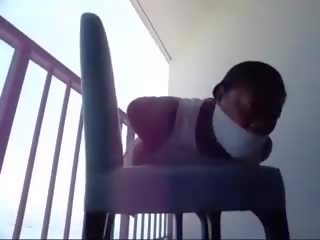 Hogtied en el balcon de un hotellin, vapaa porno 08